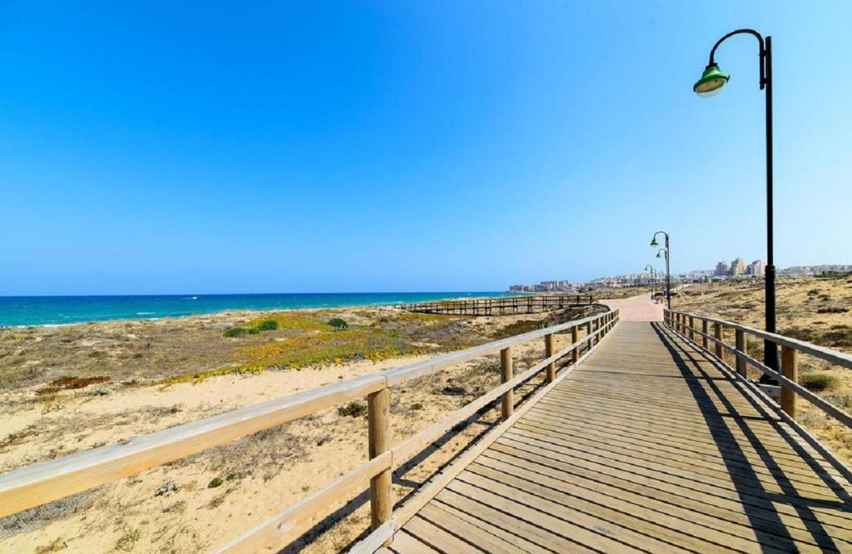 Apartment With Pool, Sea Views & Balcony Less Than 10Min Walk To La Mata Beach! Torrevieja Kültér fotó